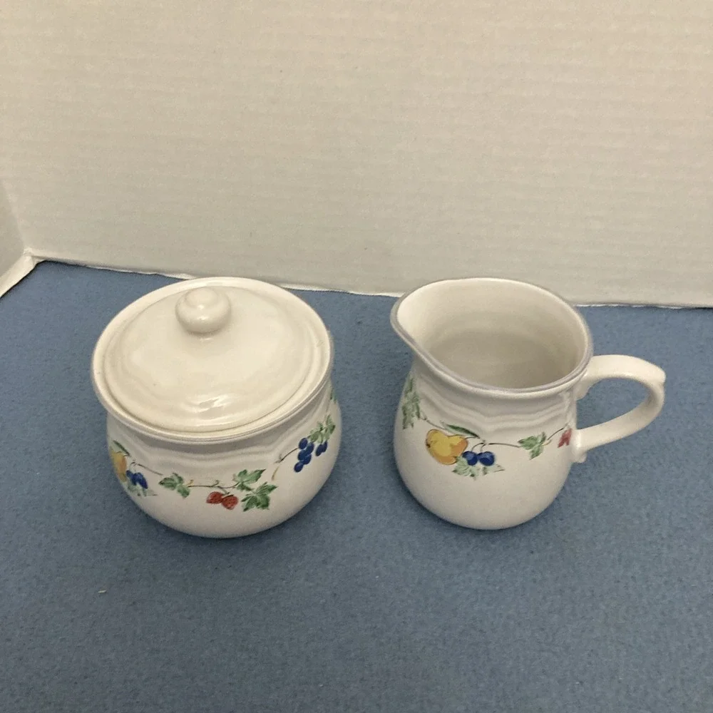 VTG‎ AMG Nanci Genuine Stoneware Multicolor Fruit Patterned Cream & Sugar Set